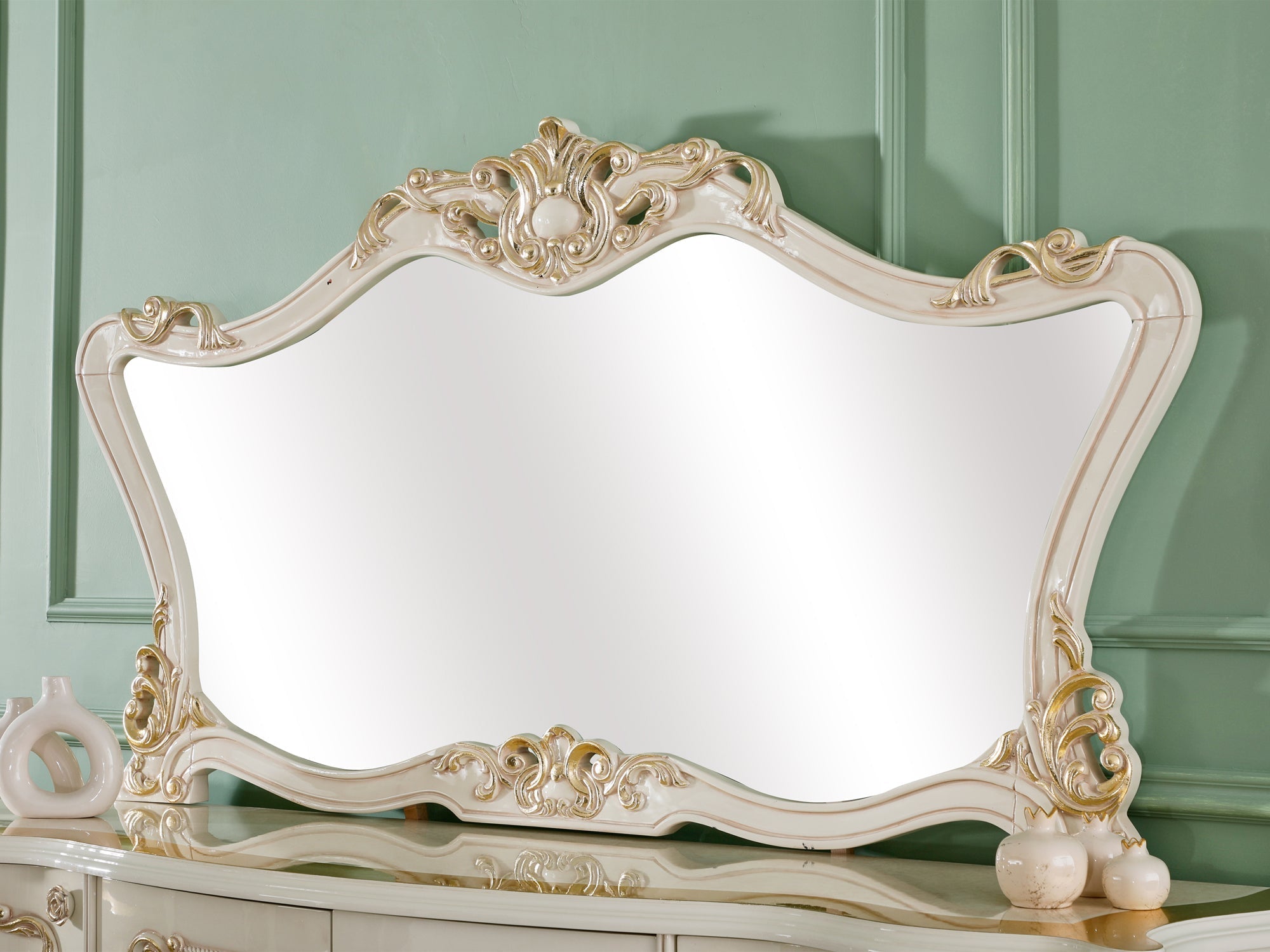 Kelebek-DiningRoomSet-TurkishFurniture-8_b1465aa5-e31b-40c8-96e4-3f2991491519